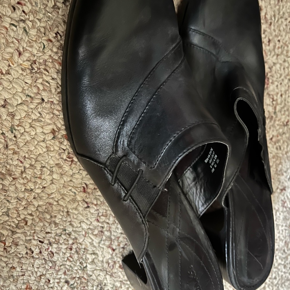 Clarks black leather clogs